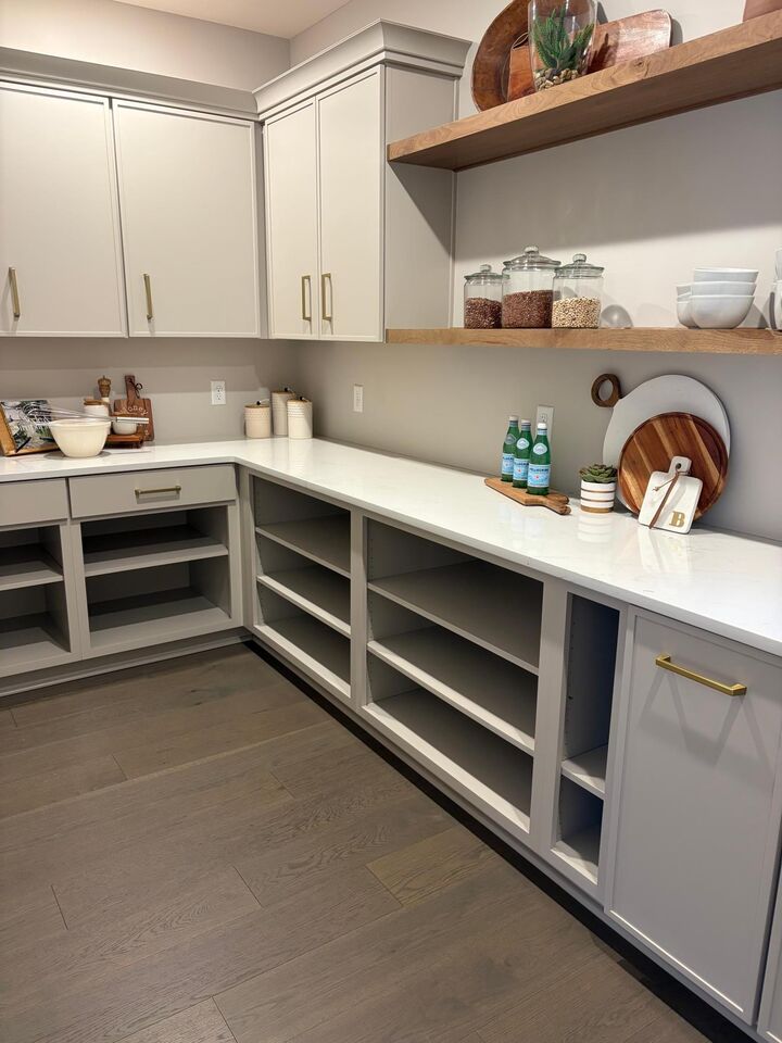 Property Photo:  5821 Ashcroft Avenue  MN 55424 