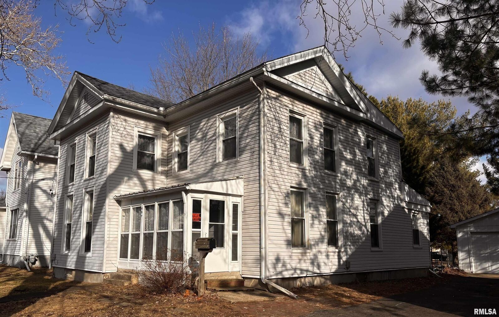 Property Photo:  427 Day Street  IL 61401 