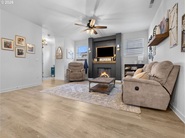 Property Photo:  252 NE Arrowhead Dr  OR 97023 