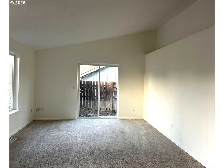 Property Photo: 857 SE Maliah Ave OR 97741