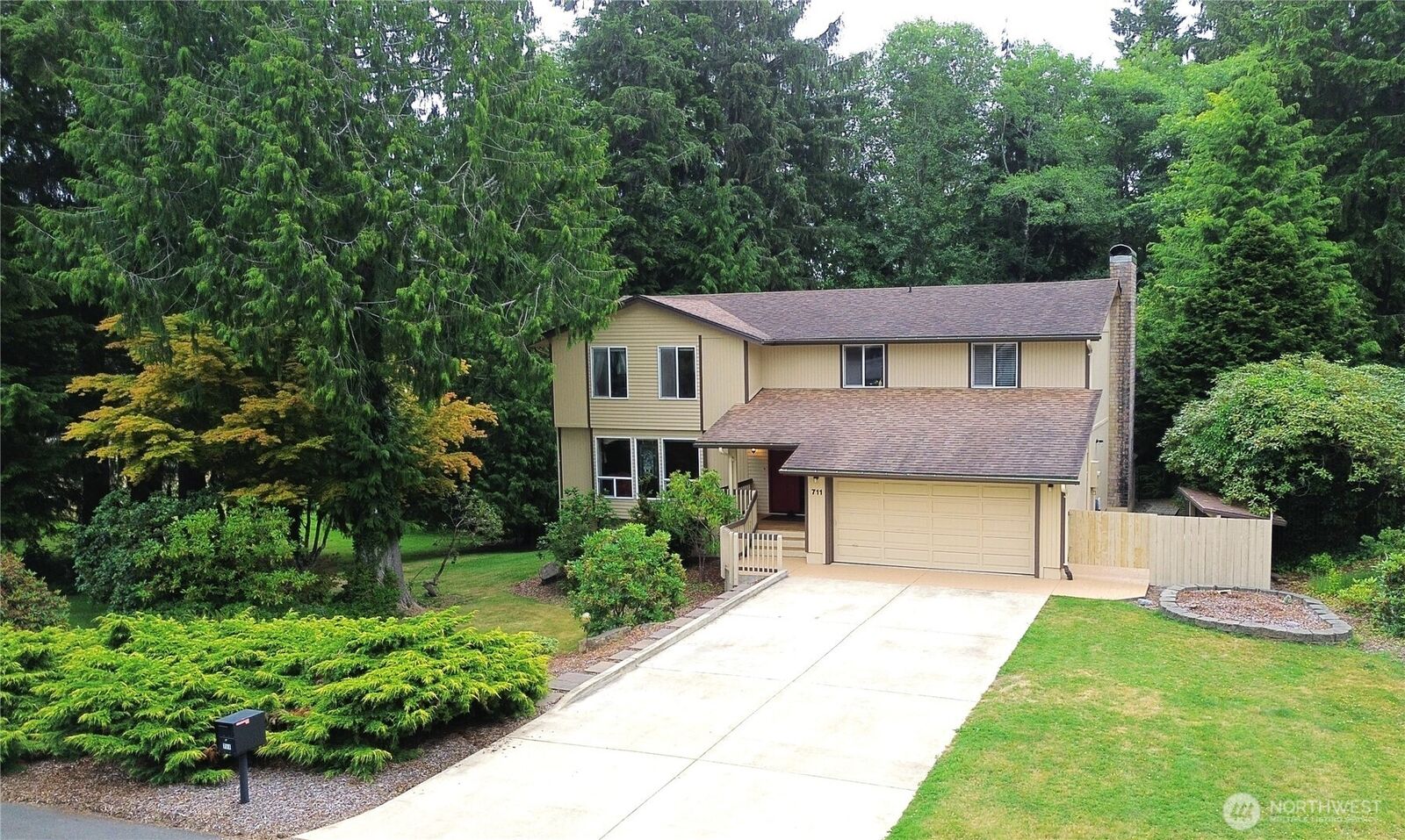 Property Photo:  711  Purkey Avenue  WA 98520 