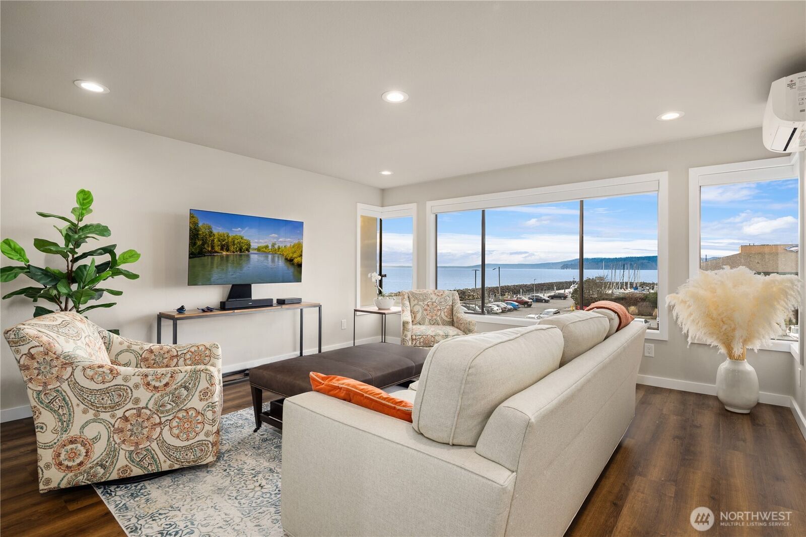 Property Photo:  601 S 227th Street 302S  WA 98198 