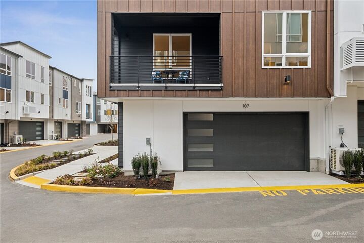 Property Photo:  12237  137th Place NE 2806  WA 98052 