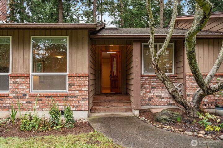 Property Photo:  633 NW Cathlamet Drive  WA 98277 