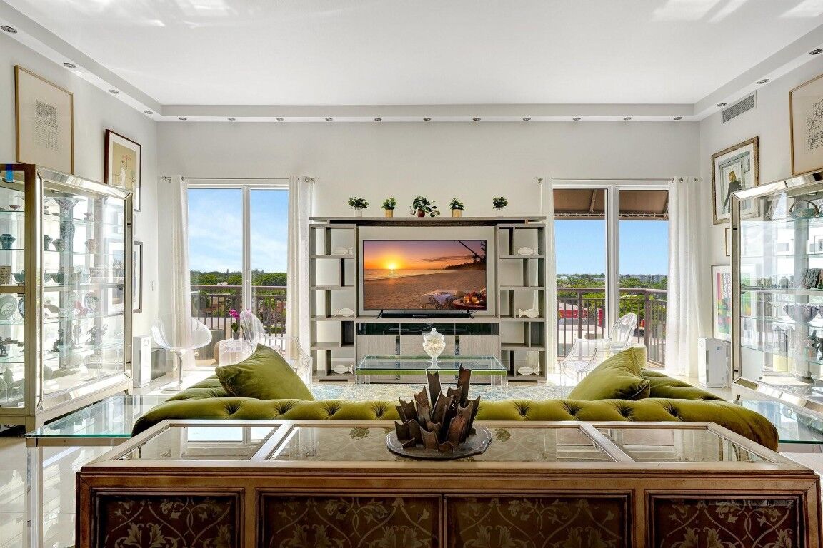 Property Photo: 2633 NE 14th Avenue 505 FL 33334