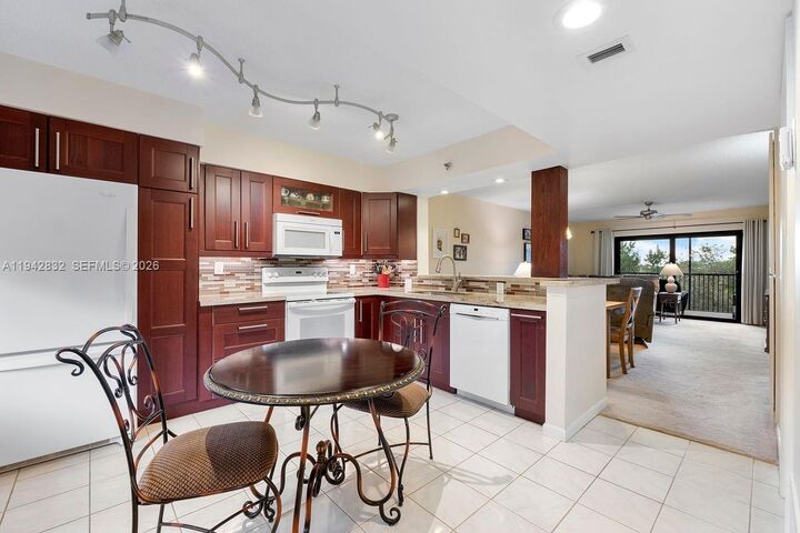 Property Photo: 2200 S Cypress Bend Dr 406 FL 33069