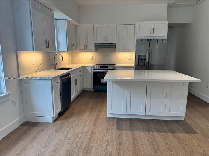 Property Photo:  117 Florida Ave  FL 33133 