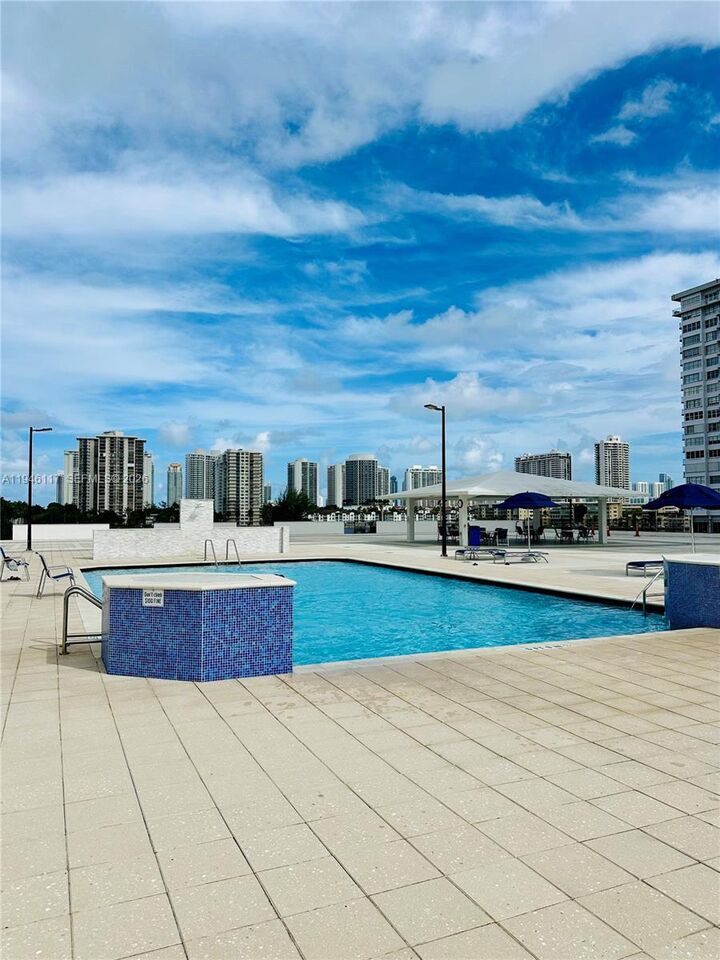 Property Photo:  2750 NE 183rd St 1607  FL 33160 