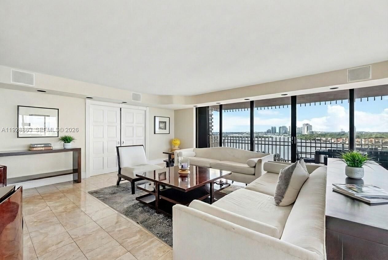 Property Photo:  2 Grove Isle Dr B1110  FL 33133 