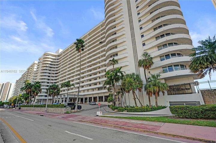 Property Photo:  5555 Collins Ave 14L  FL 33140 
