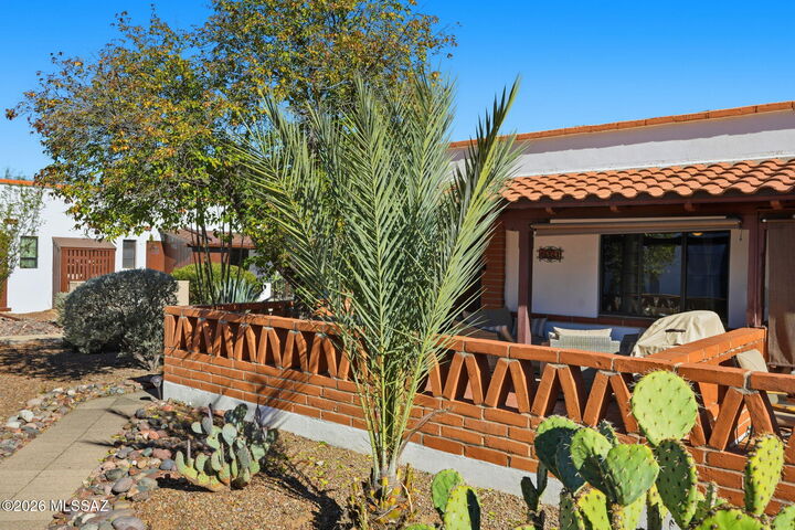 Property Photo:  103 S Paseo Quinta  AZ 85614 