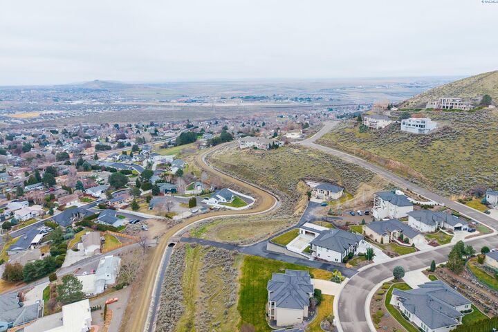 Property Photo: 182 Meadow Hills Dr WA 99352