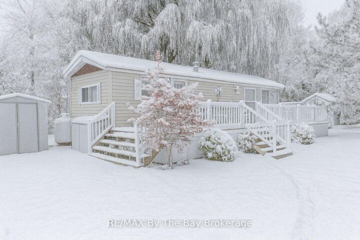 15 Huron Circle — photo 1