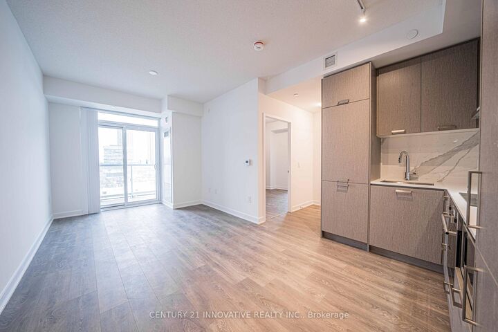 Property Photo:  10 Honeycrisp Crescent 902  ON L4K 0M7 