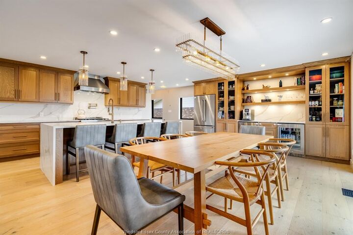 Property Photo:  20 Elizabeth Crescent  ON N8H 4Y1 