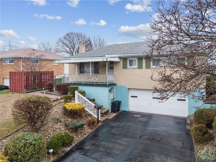 Property Photo:  4813 Sandy Dr  PA 15146 