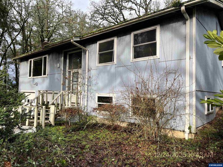 Property Photo:  920 NW Edgewood Dr  OR 97321 