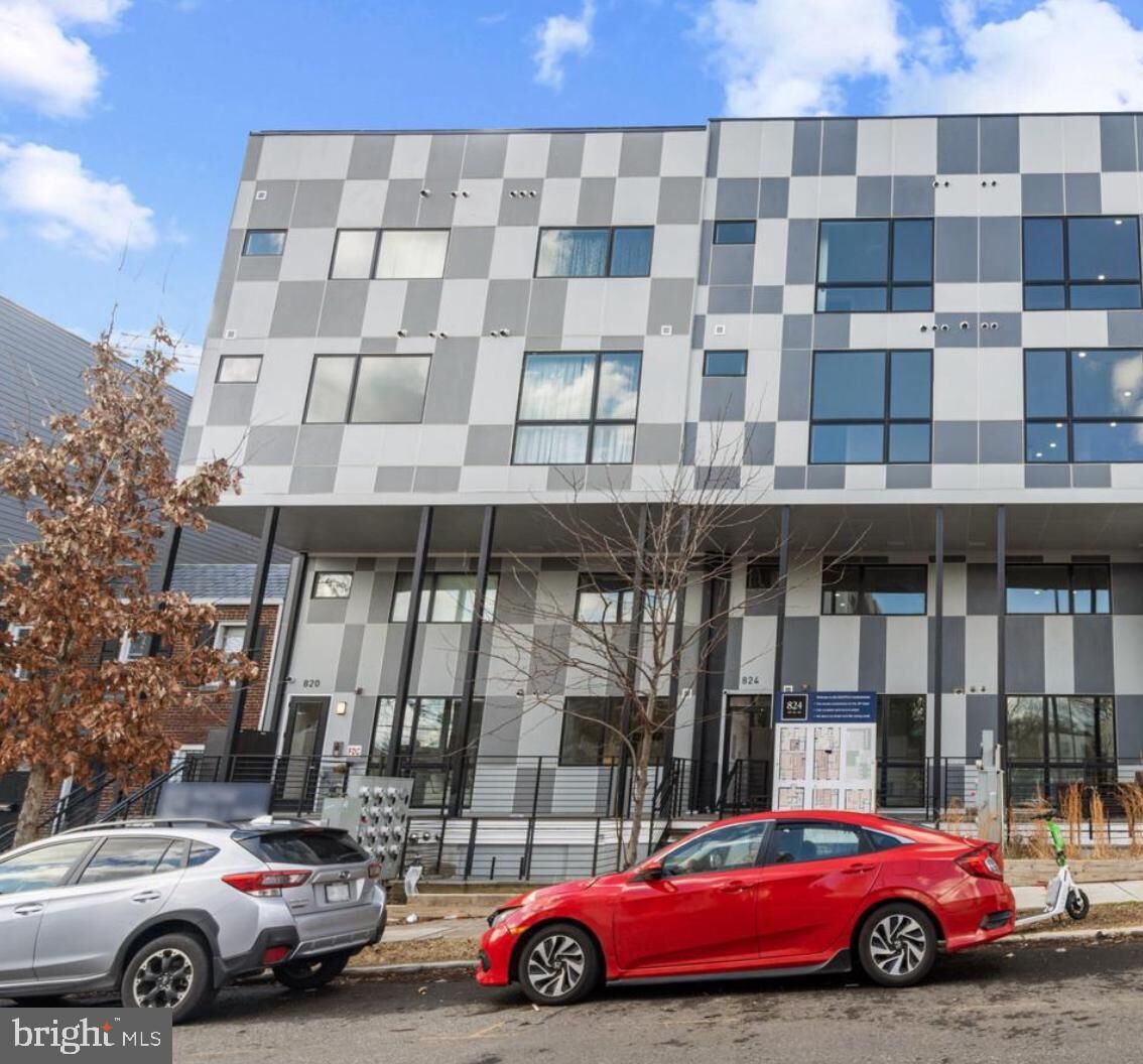 Property Photo:  820 18th Street NE 102  DC 20002 