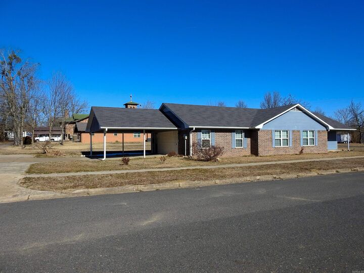 Property Photo:  801 Hickory  AR 71953 