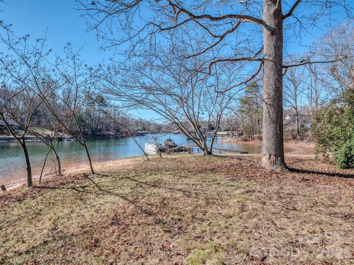 Property Photo: 4677 Stratford Lane NC 28037