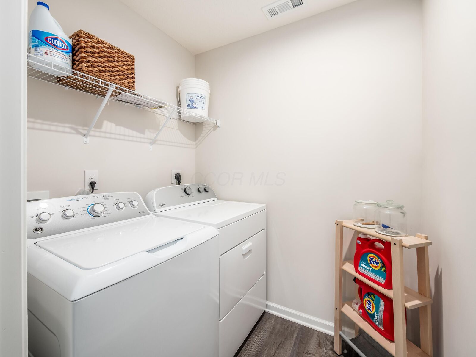 Property Photo:  456 Professional Parkway  OH 43040 