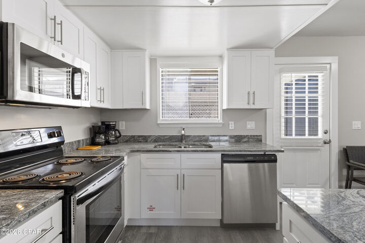 Property Photo: 621 Laurel Street FL 32407