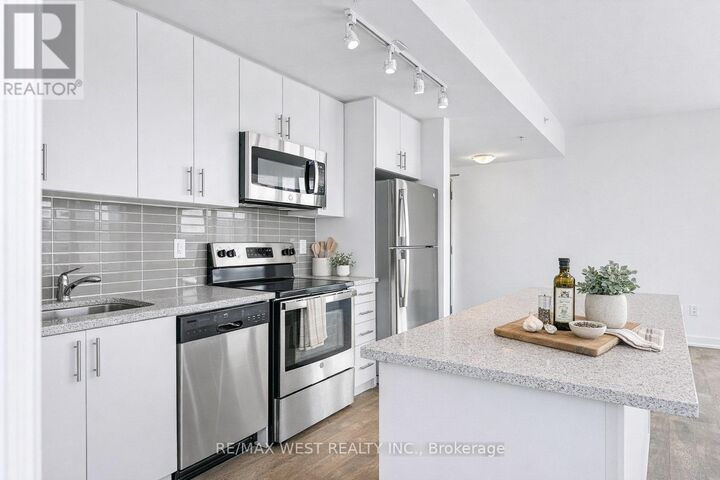 Property Photo:  550 North Service Road 401  ON L3M 4E8 