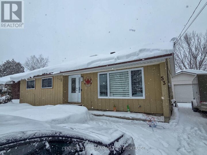 Photo de la propriété:  53 Tenth Avenue  ON P0J 1H0 