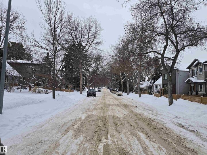 Property Photo:  9607 72 Avenue NW  AB T6E 0Y7 