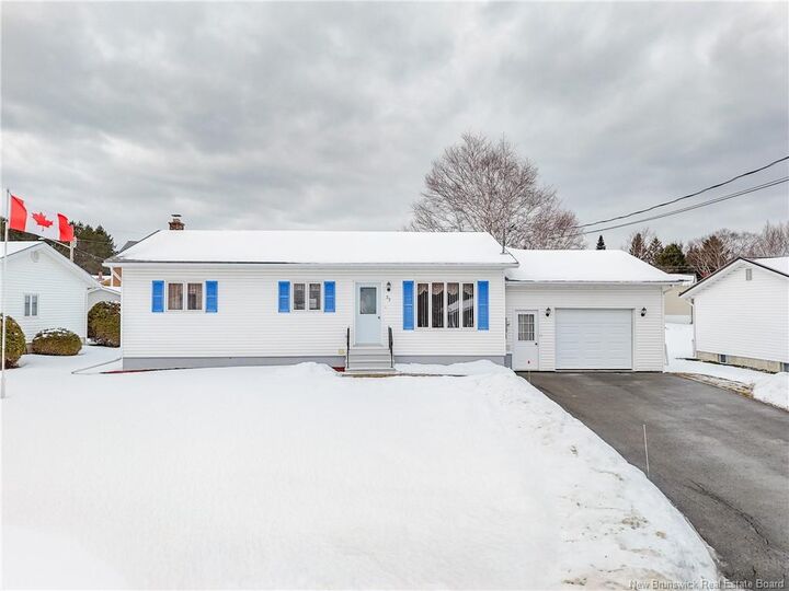 Photo de la propriété:  32 Hillcrest Drive  NB E7H 2H1 