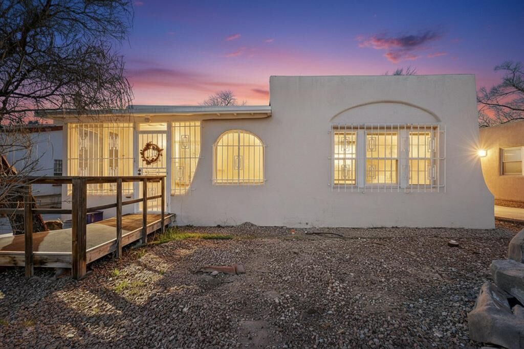 Property Photo:  305 Amherst Drive NE  NM 87106 