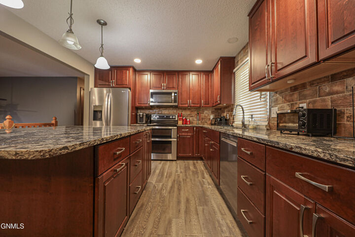 Property Photo:  1809 Longley Avenue  ND 58501 