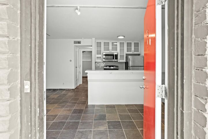 Property Photo:  3602 Garrott Street Street 12  TX 77006 