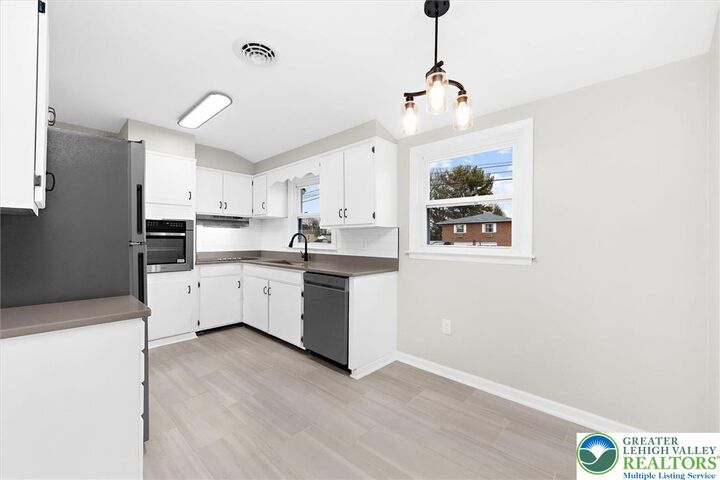 Property Photo:  2540 South Street  PA 18104 