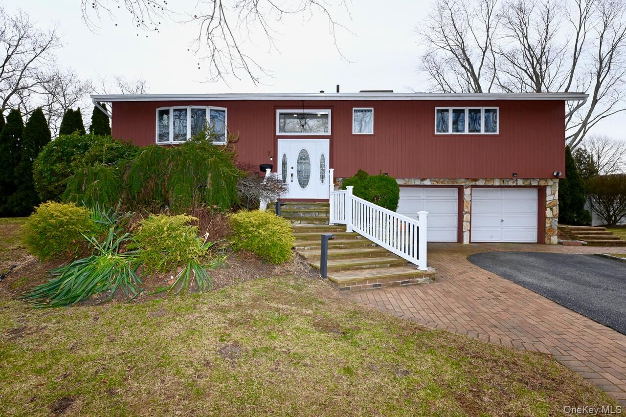 Property Photo:  7 McNulty Street  NY 11746 