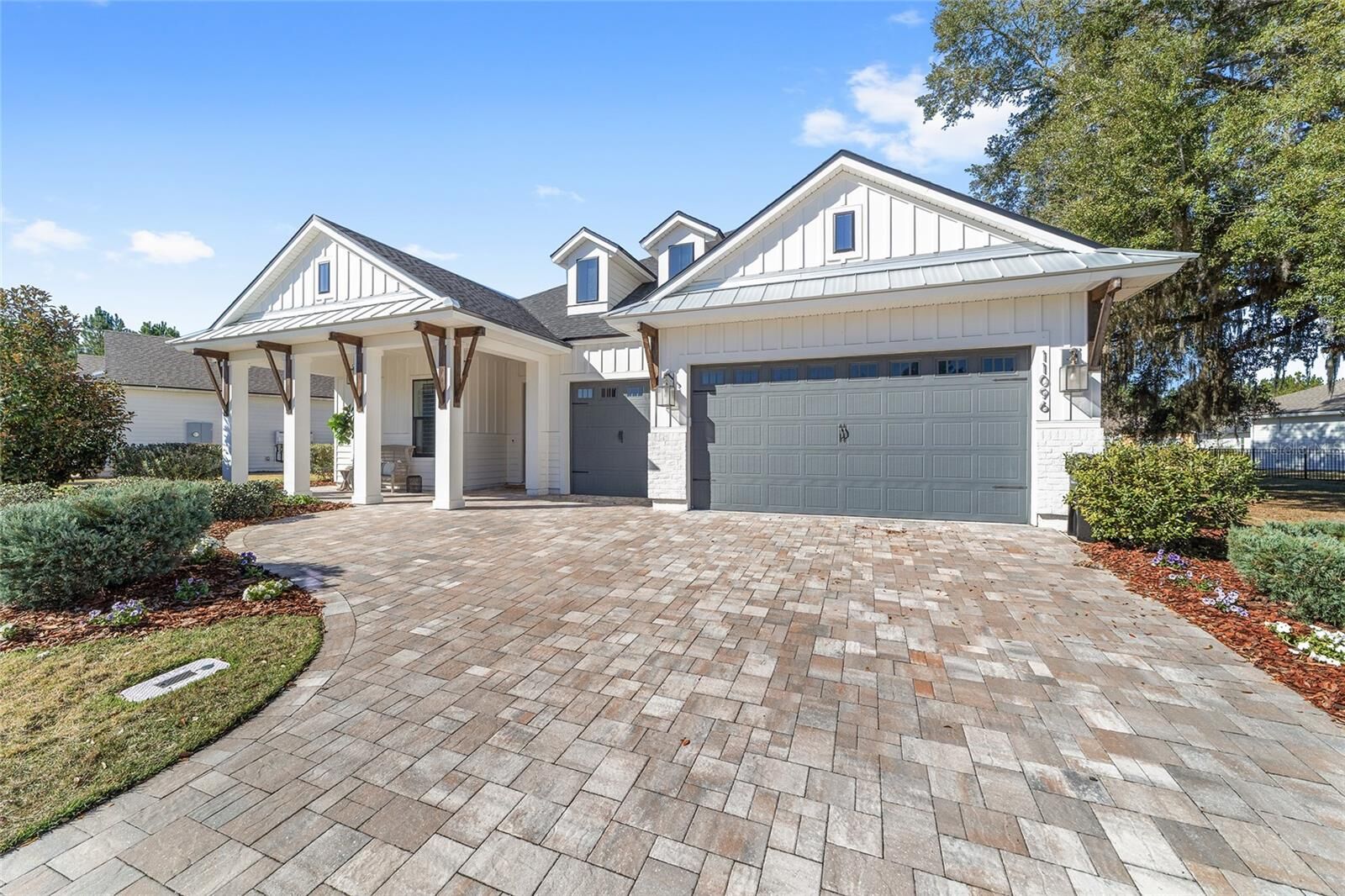 Property Photo: 11096 SW 38th Boulevard FL 32608