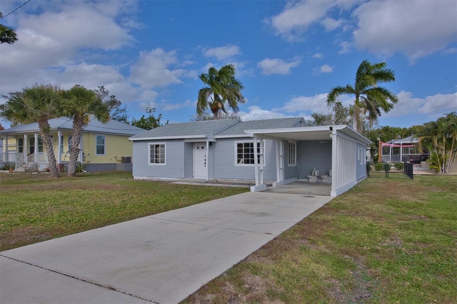 Property Photo:  426 Harvey Street  FL 33950 