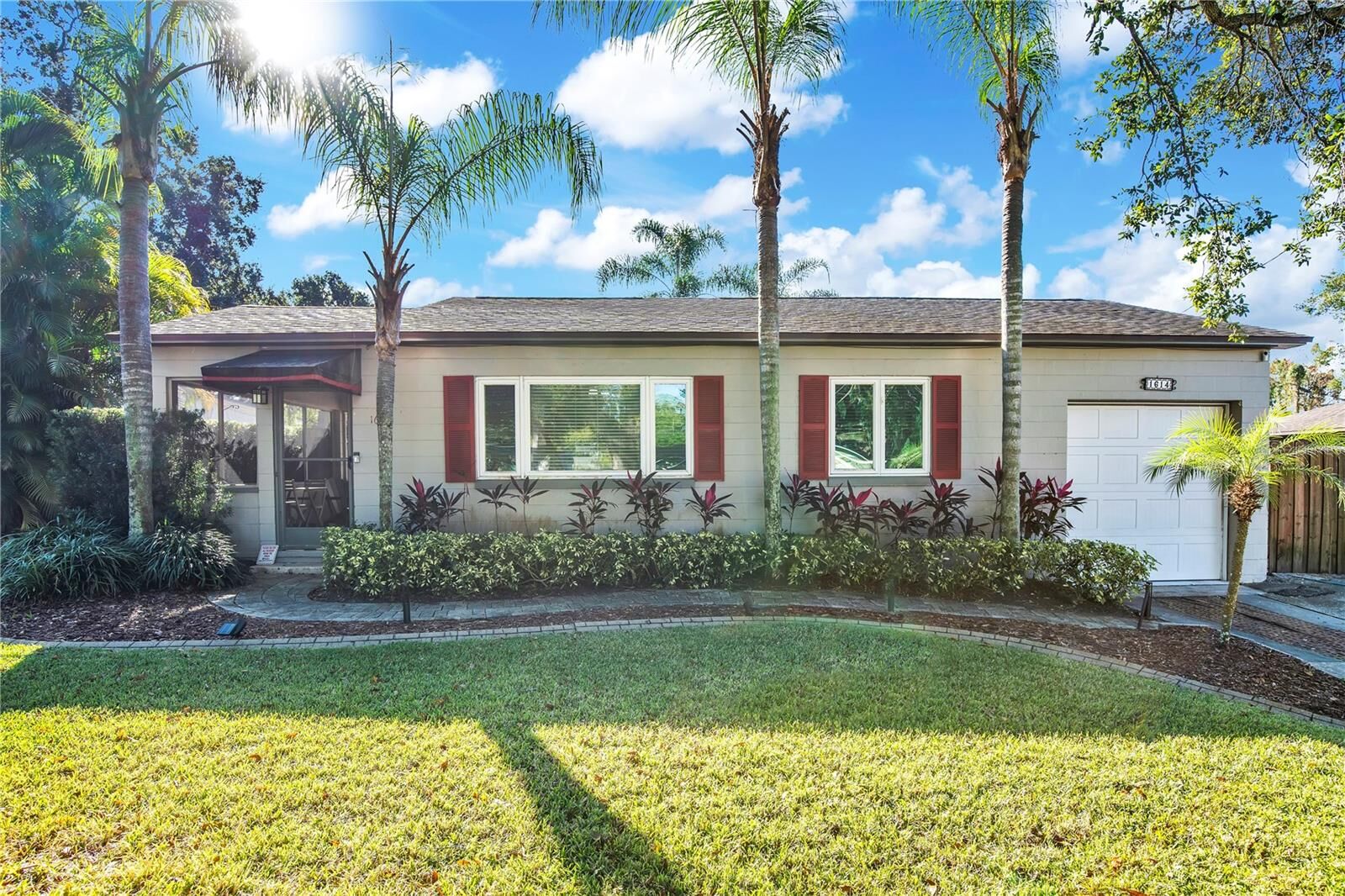 Property Photo: 1614 Curry Ford Road FL 32806