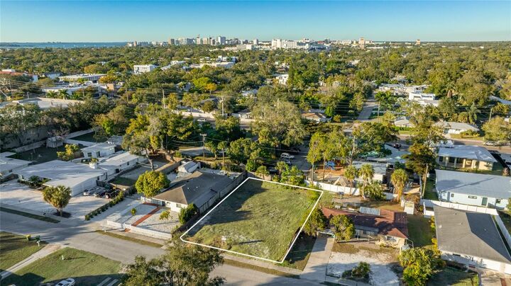 Property Photo: 2119 Bougainvillea Street FL 34239