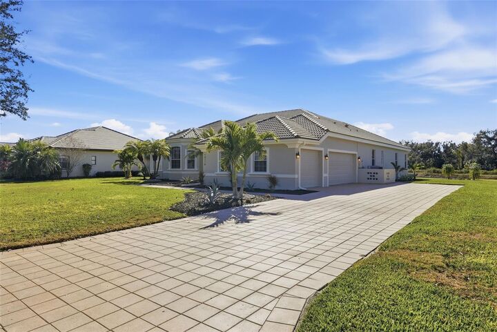 Property Photo: 14716 4th Drive NE FL 34212