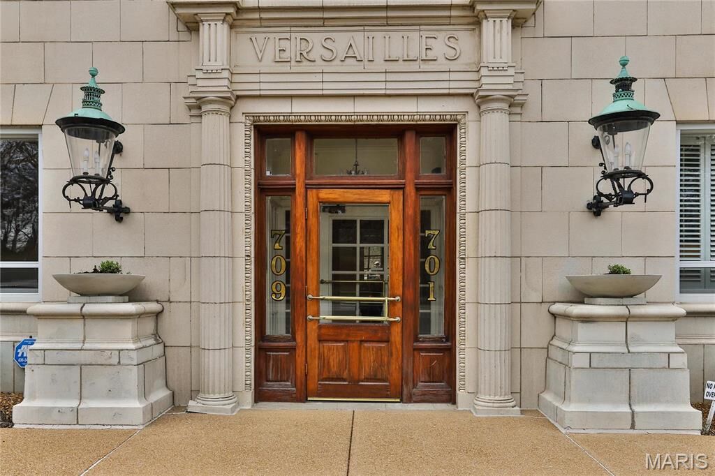 Property Photo:  701 S Skinker Boulevard 405  MO 63105 