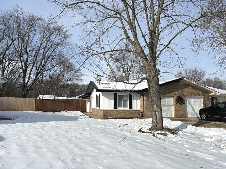 Property Photo:  1410 Beverly Lane  IL 60107 