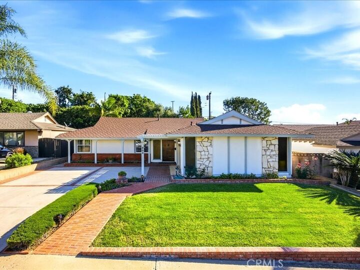 Property Photo:  900 De Jur  CA 92821 