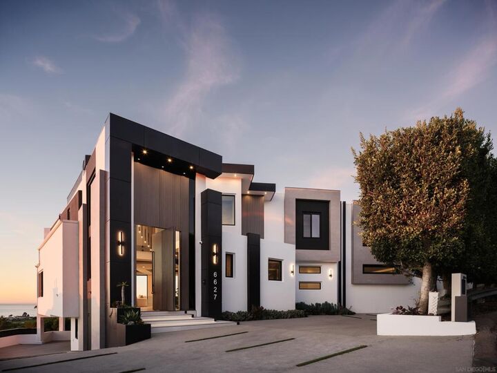 Property Photo: 6627 Muirlands Dr CA 92037