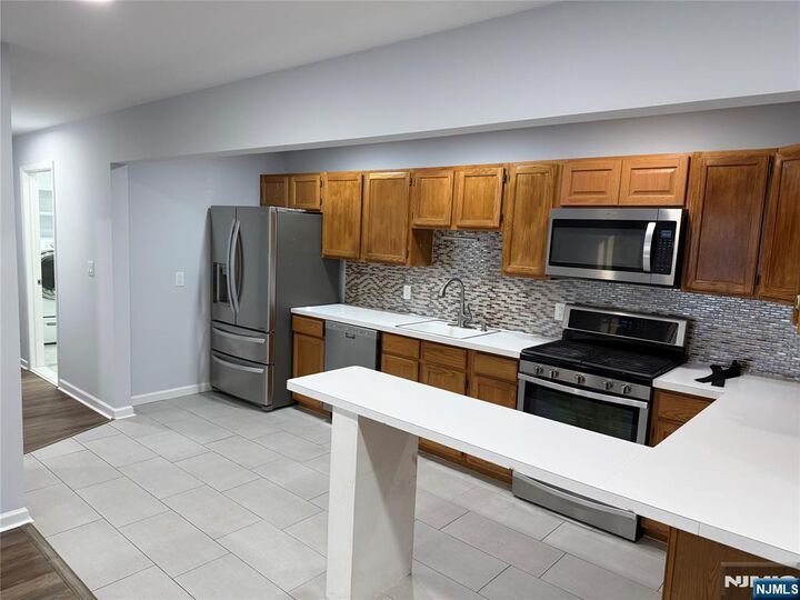 Property Photo:  25 Pavonia Avenue 2  NJ 07032 