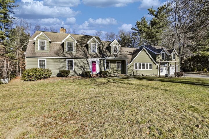 Property Photo:  207 Oak Ridge Rd  NH 03085 