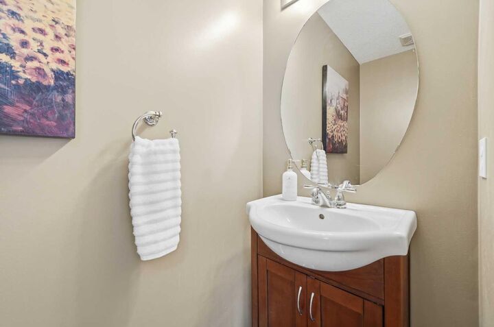 Property Photo:  14 Kincora Drive NW  AB T3R 1K8 