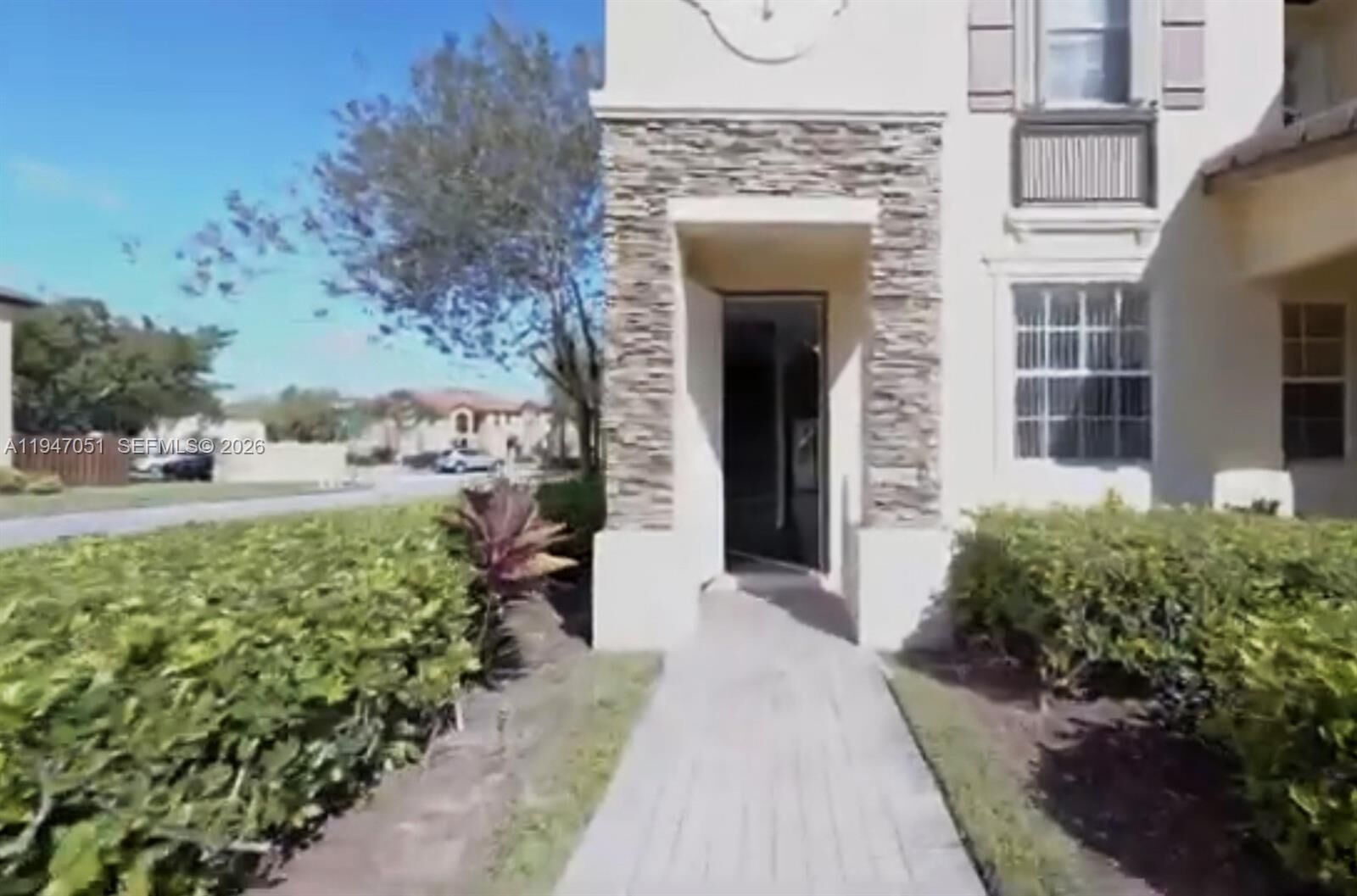 Property Photo:  1485 NE 33rd Rd 101-1  FL 33033 