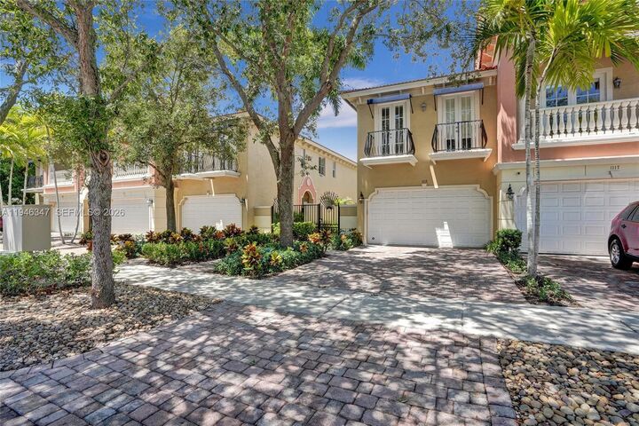 Property Photo:  1115 NE 14th Ave  FL 33304 