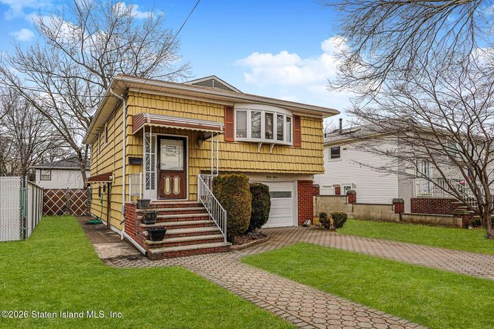 Property Photo:  33 Figurea Avenue  NY 10312 